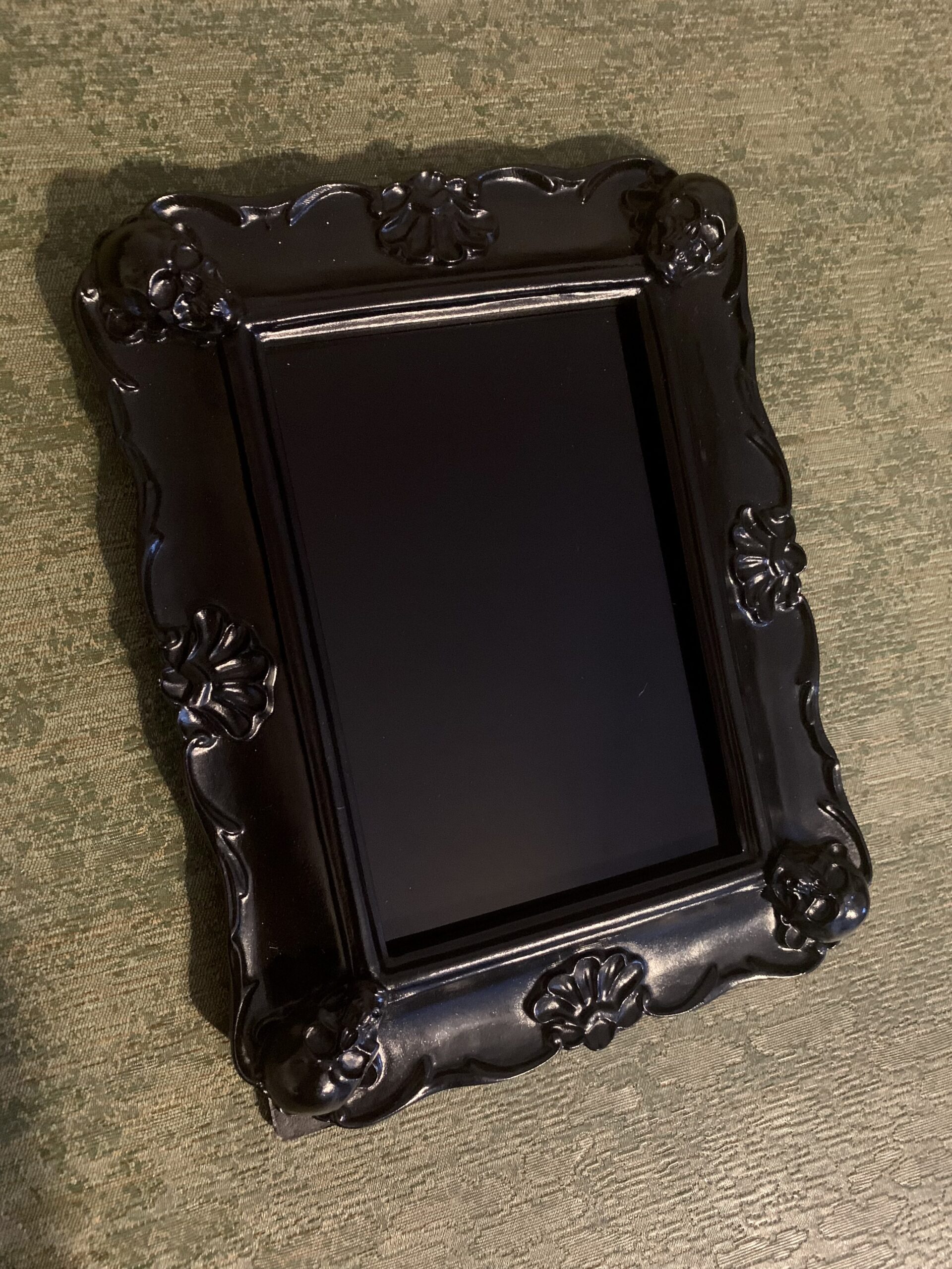 Black Skulls Scrying Mirror